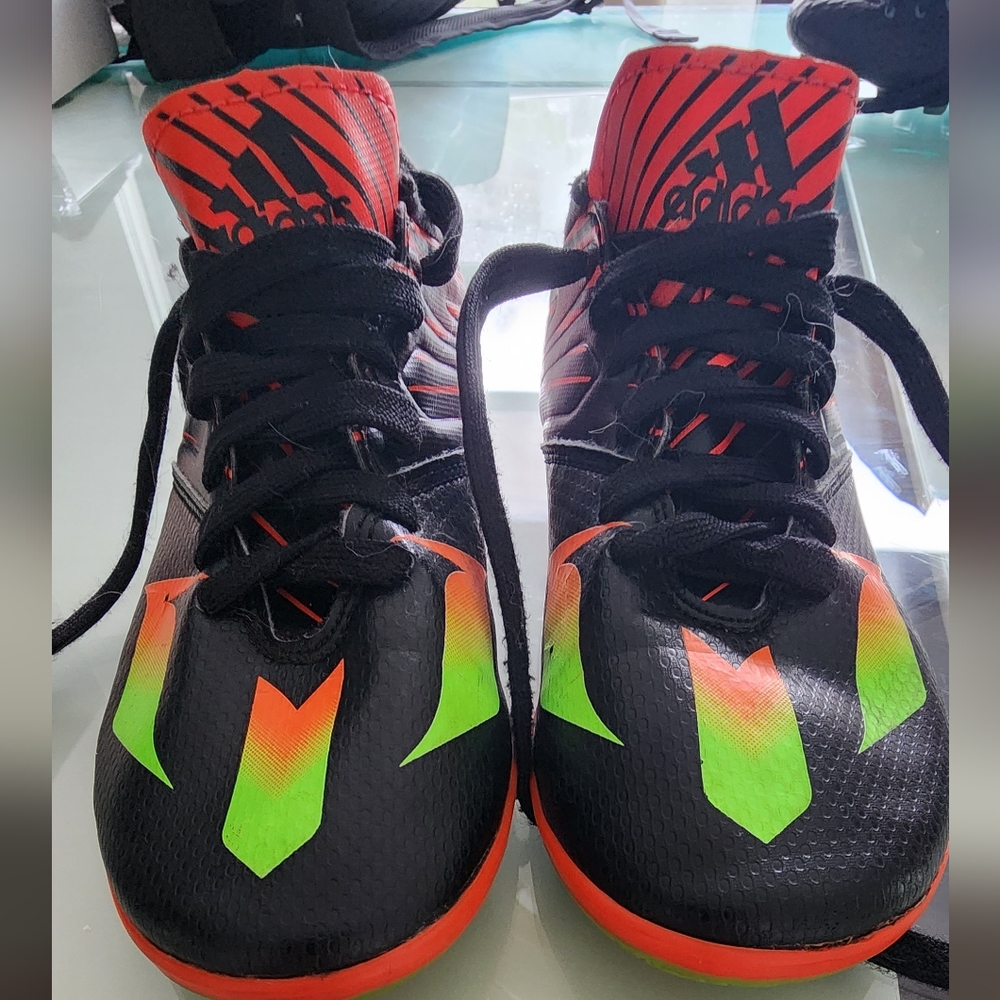 Adidas Messi Turf indoor soccer Kids size 1.5